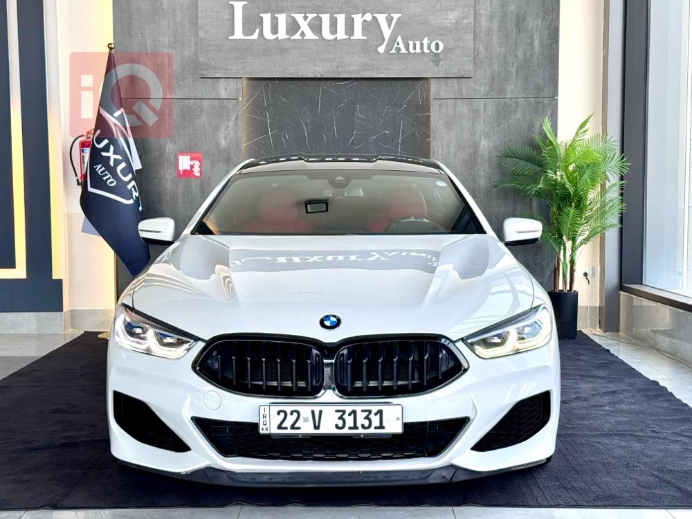 بی ئێم دەبڵیو 8 سیریەس